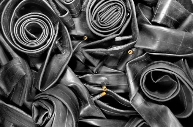 Бутиловая резина (IIR — Isobutylene Isoprene Rubber), он же бутилкаучук — основной материал для производства автокамер для автошин. Бутиловая резина (IIR - Isobutylene Isoprene Rubber), он же бутилкаучук - основной материал для производства автокамер для автошин.